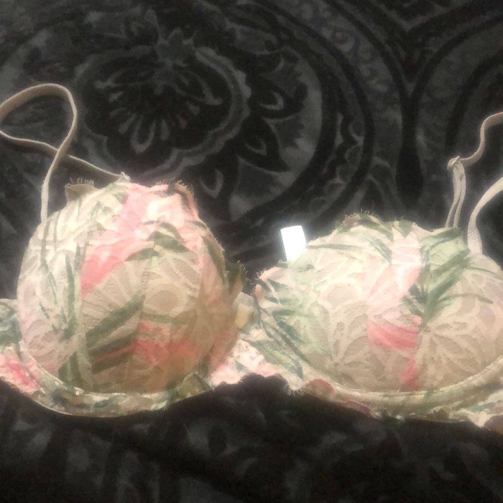 Vs bra